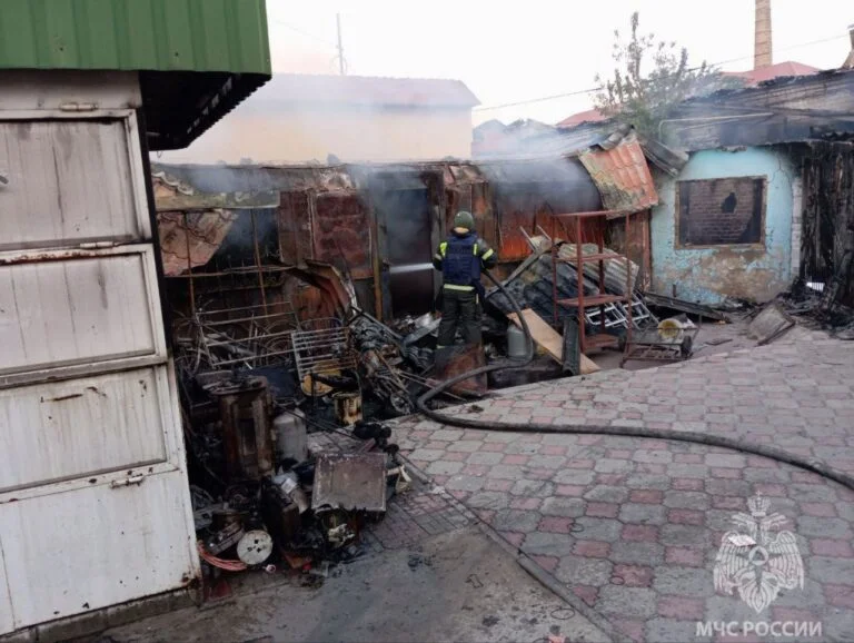 У Новій Каховці на лівобережжі Херсонщини горів ринок (фото)