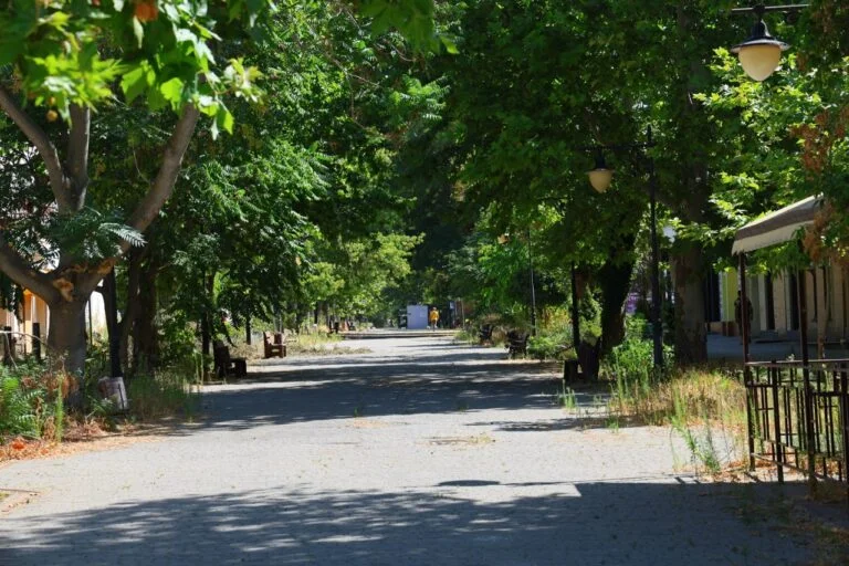 Росіяни обстріляли центр Херсона: є постраждалий