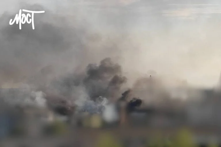 Російський авіаудар по автомобільному мосту: ХОВА закликає жителів мікрорайону Корабел евакуюватися Авіація РФ вдарила по автомобільному мосту у Херсоні