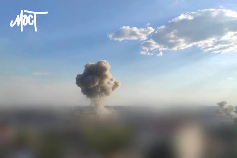 Авіація РФ вдарила по автомобільному мосту у Херсоні