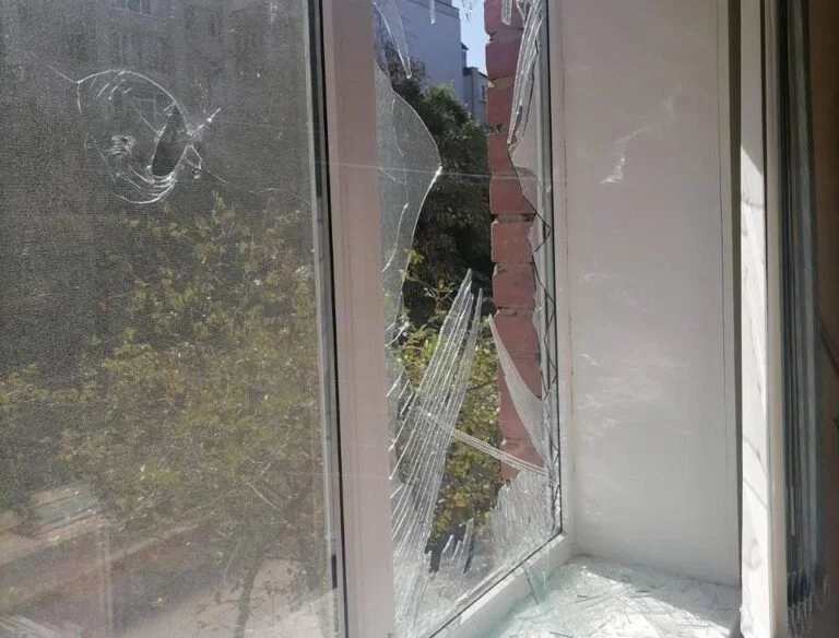 Внаслідок обстрілу в Херсоні пошкоджено навчальний заклад (фото)