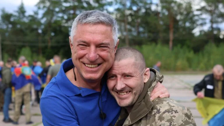 Черговий обмін полоненими: до України повернулися військові та цивільні