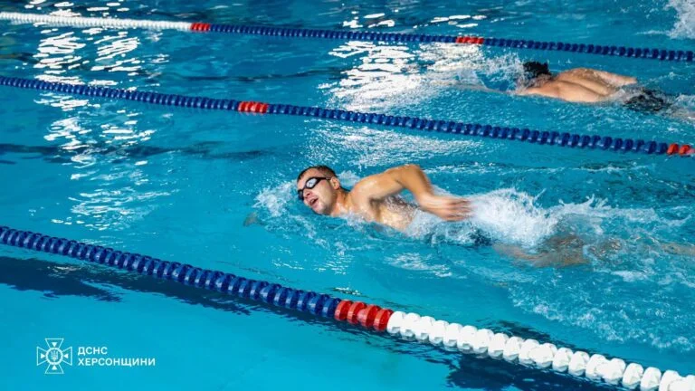 Херсонські рятувальники вибороли третє місце на турнірі з плавання