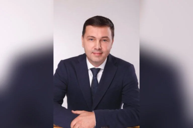 Керувати справами виконкому Херсонської міськради буде депутат з минулим у “Партії регіонів”