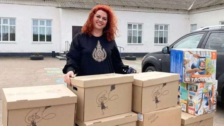 Британія запровадила санкції проти херсонки, яка закликала переслідувати батьків за навчання дітей в українських школах