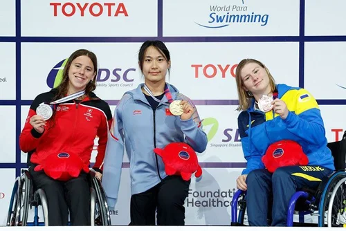 Херсонка здобула медалі та рекорд на чемпіонаті світу з параплавання в Сінгапурі