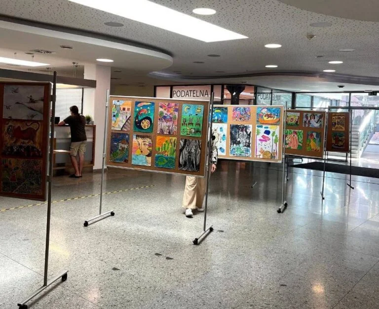 Херсонщина презентувала у Чехії виставку дитячих ілюстрацій до казок