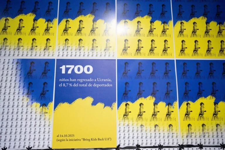 “No hay niños, hay gente”. У Сантьяго відкрили виставку про незаконну депортацію українських дітей