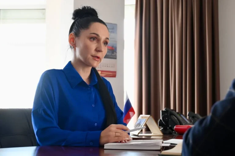 Окупанти призначили щомісячну премію незаконній голові Ради депутатів Іванівки