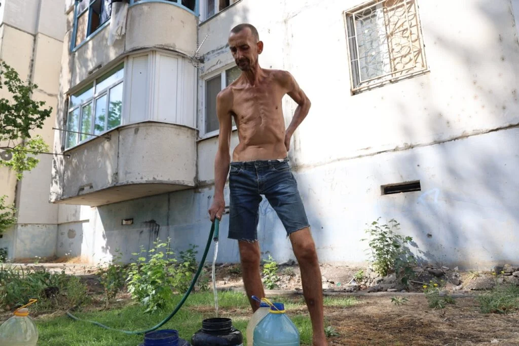 Екстремально худий чоловік 