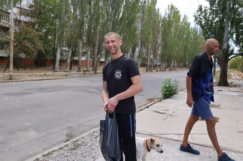 Двоє мешканців херсонського мікрорайону Корабел (Острів)