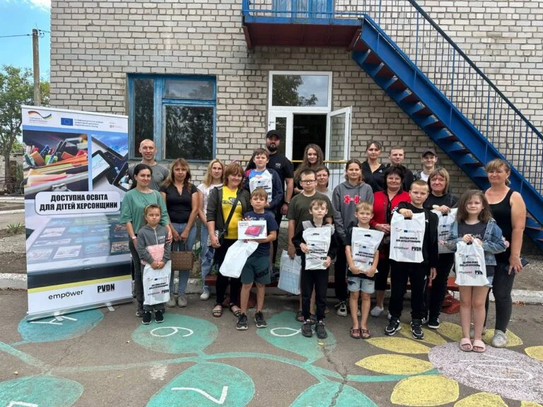 Освіта попри війну: сто дітей з Херсонщини отримали шанс вчитися онлайн