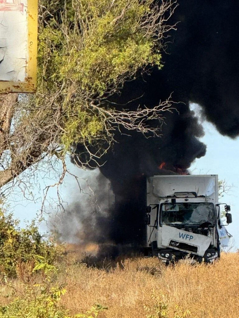 Армія РФ з дронів та артилерії атакувала гуманітарні вантажівки ООН на Херсонщині