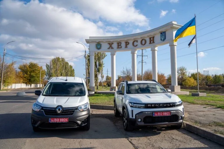 Херсонські комунальники отримали спеціалізований транспорт