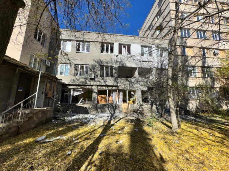 Кількість поранених через обстріл лікарні у Херсоні зросла до дев’яти
