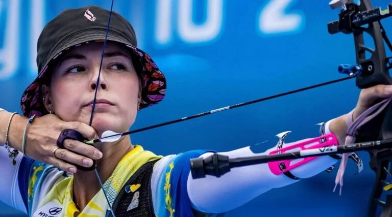 Анастасія Павлова стрільба з лука