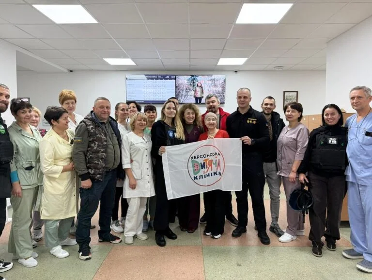 Анджеліна Джолі відвідала обласну дитячу лікарню під час візиту до Херсона