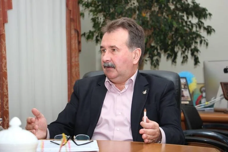 Володимир Миколаєнко передав лист підтримки херсонцям, яких незаконно судять у РФ