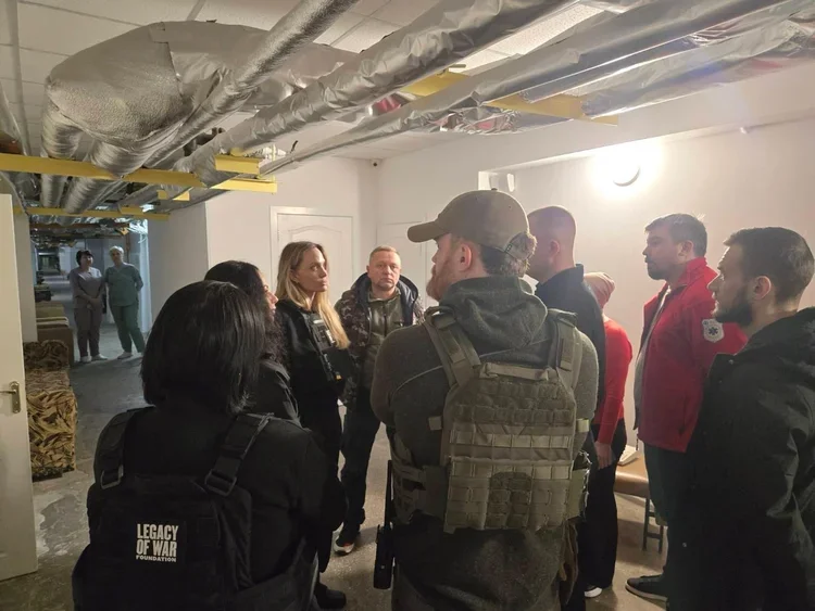 Анджеліна Джолі про візит до Херсона та Миколаєва: “Люди живуть у небезпеці щодня, але відмовляються здаватися”