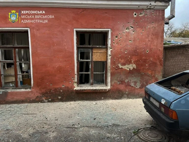 Росіяни атакували медзаклад у Херсоні (фото)