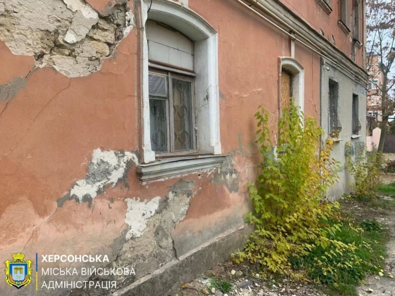 Війська РФ ввечері та вранці атакували центральну частину Херсона: які наслідки (ФОТО)