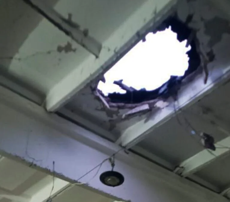 Під ранковим російським обстрілом у Херсоні опинилось комунальне підприємство (ФОТО)