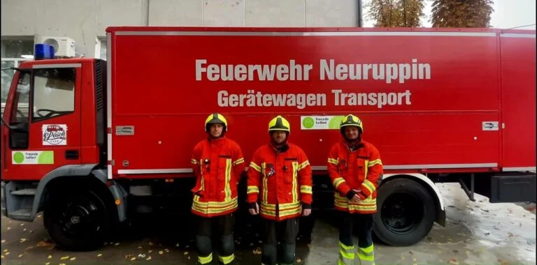 Одна із громад на Херсонщині отримала нову пожежну автівку від благодійників