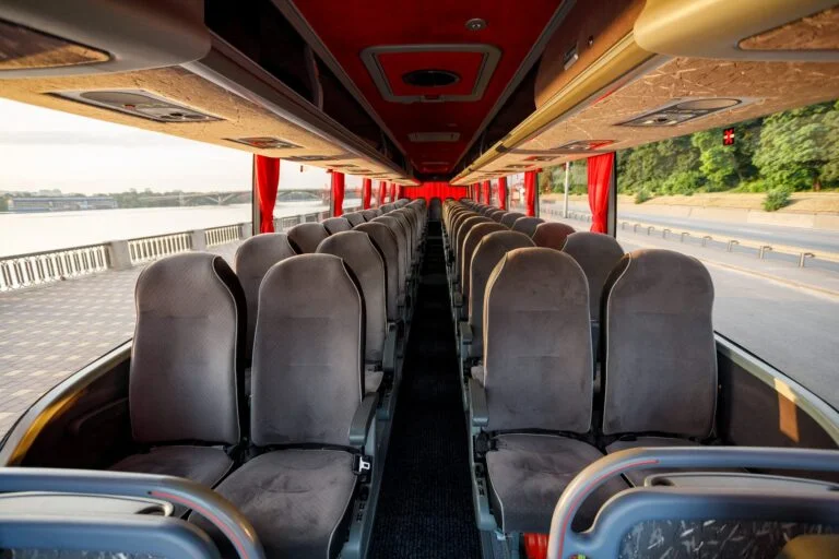 Депутат Лазурненської селищради отримав контракт на перевезення дітей від ХОДА