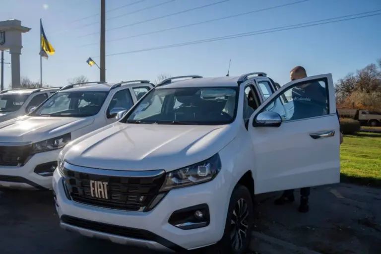 П’ять пікапів з Німеччини розподілили між комунальними підприємствами Херсона