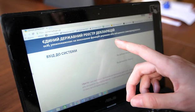 Неточні дані та “німецький захист”: НАЗК перевірило декларацію адміністратора ТСЦ МВС з Херсонщини