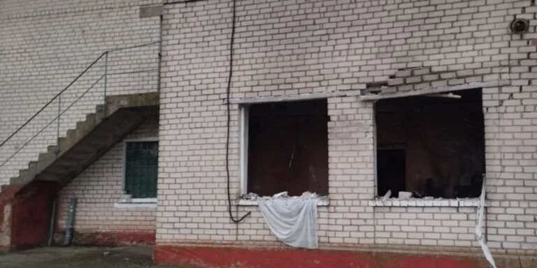 Росіяни атакували Пункт незламності у Станіславській громаді (фото)