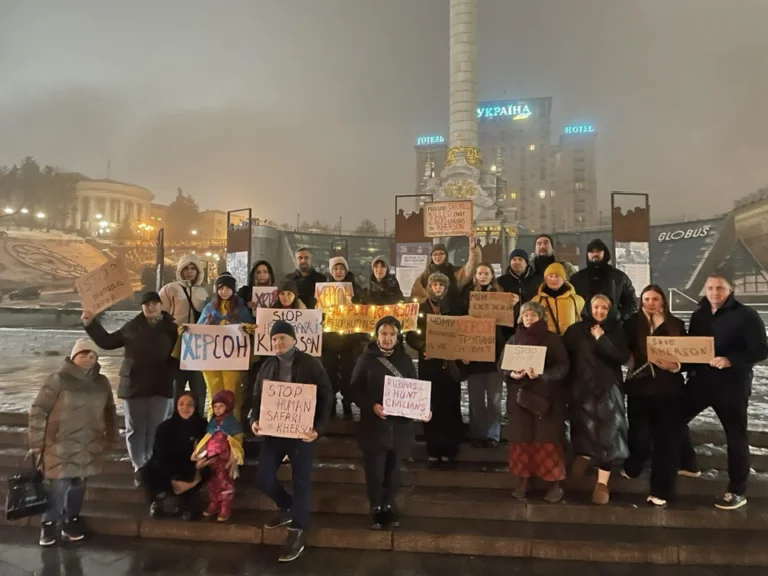 Херсонці у Києві долучилися до всесвітньої акції #SaveKherson