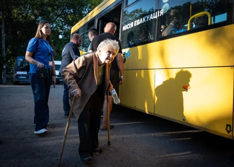 У Херсонській громаді створять транзитні центри для евакуйованих