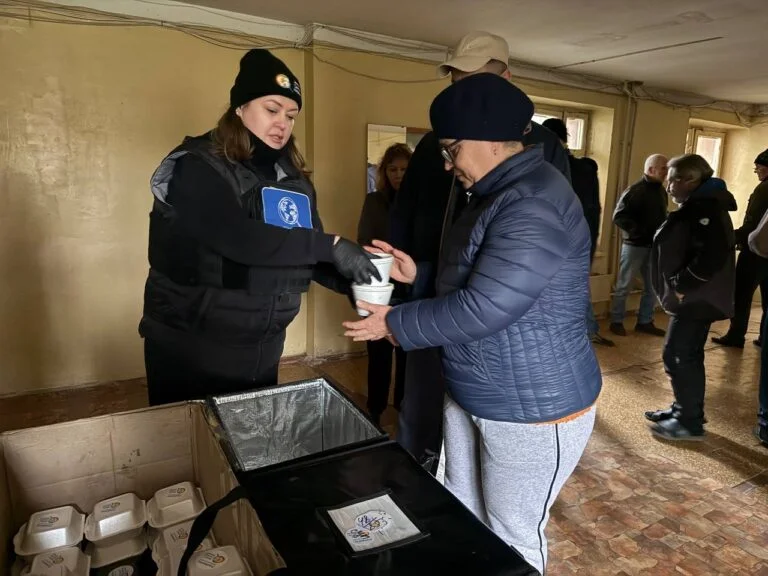 How hot lunch deliveries for residents were organized in Kherson after the blackout (photos)