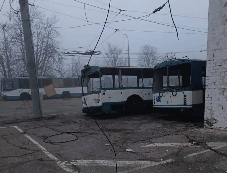 The occupiers attacked the Kherson depot again: 19 trolleybuses were damaged — MBA