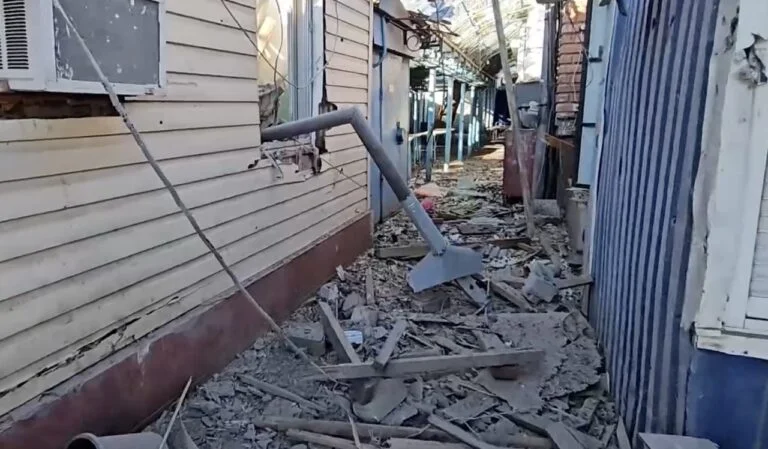 Росіяни обстріляли Центральний ринок у Херсоні