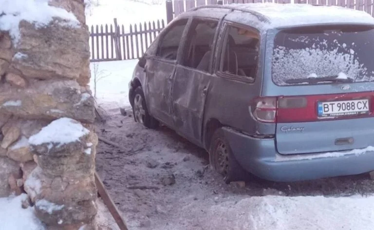 РФ вдарила дроном по службовому авто працівників нацпарку “Кам’янська Січ” на Херсонщині