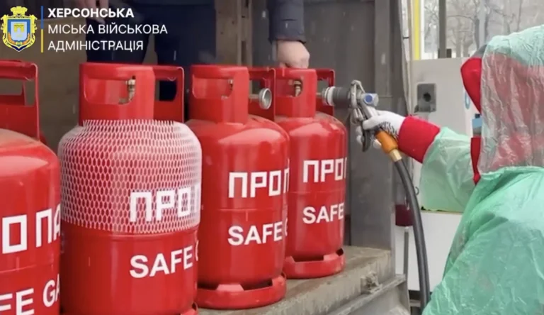 In Kherson, the distribution of gas heaters to residents who were left without heat due to Russian shelling has begun
