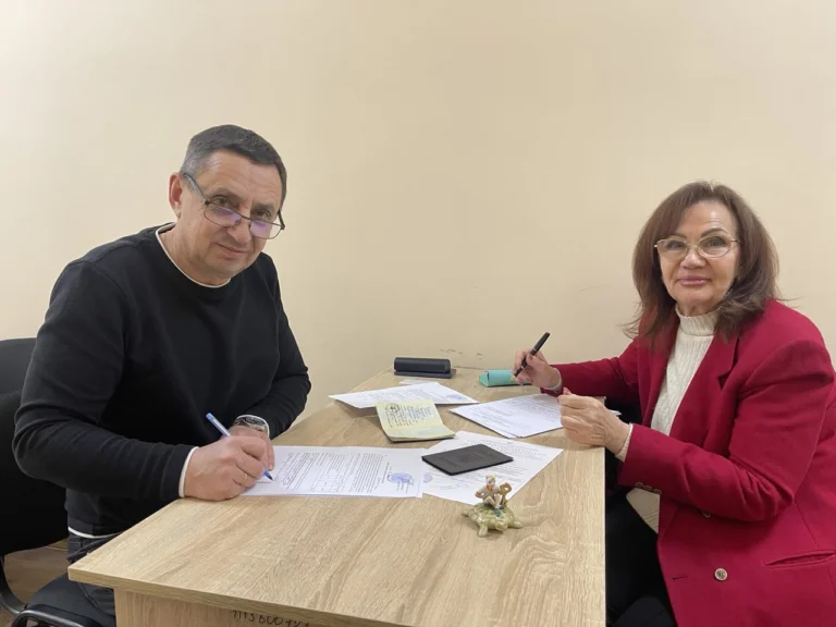 The collection of the Kherson Art Museum was enriched with a unique Kyiv porcelain piece