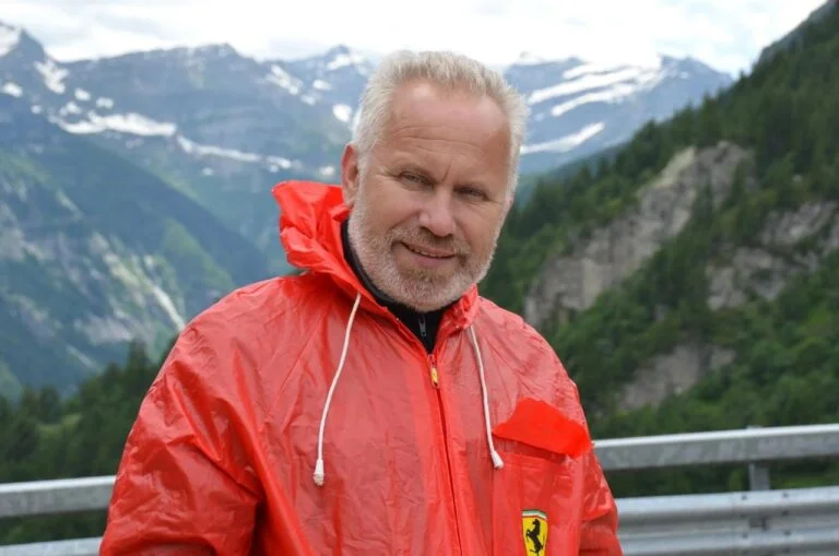 The director of a children’s center in Kherson declared a car at a questionable price