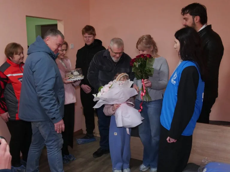 У Кривому Розі родині переселенців з Херсонщини передали квартиру
