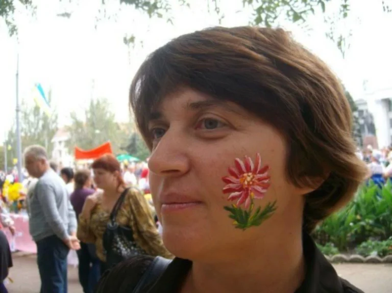 Суд заочно засудив вчительку з Нової Каховки за проведення псевиборів Колаборантка Оксана Атаманчук