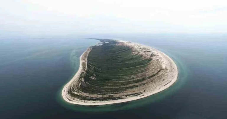 Біля Тендрівської коси ЗСУ знищили російський катер (відео)