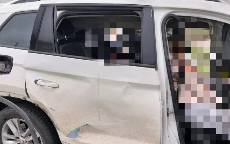 Жінку, яку вважали загиблою через удар дрона доставили до лікарні у важкому стані