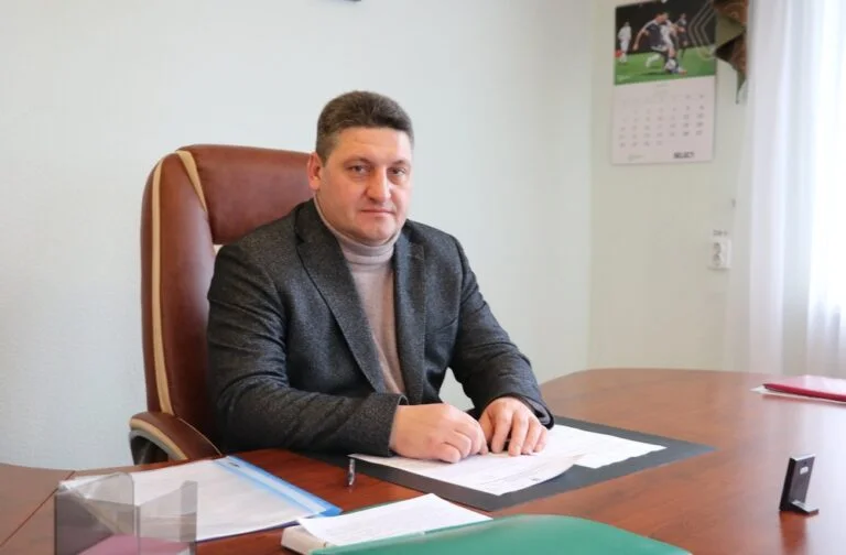 Голову райради на Херсонщині підозрюють у фіктивних відрядженнях за кордон (оновлено)