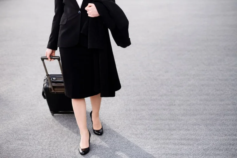The government allowed all women without exception to cross the border regardless of the positions they hold