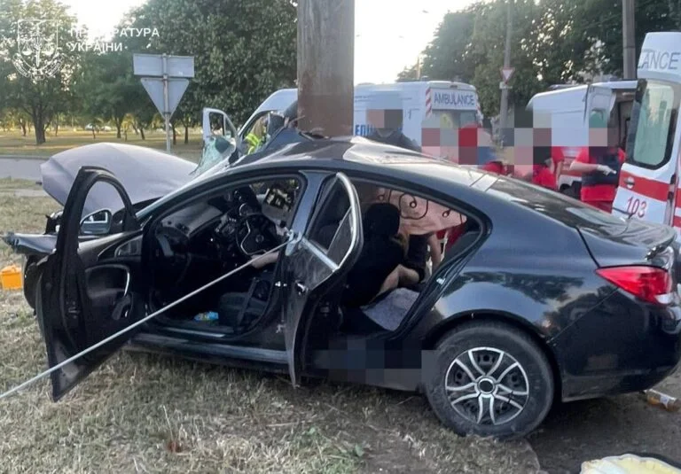 A woman died, a child was injured: in Kherson — a fatal road traffic accident