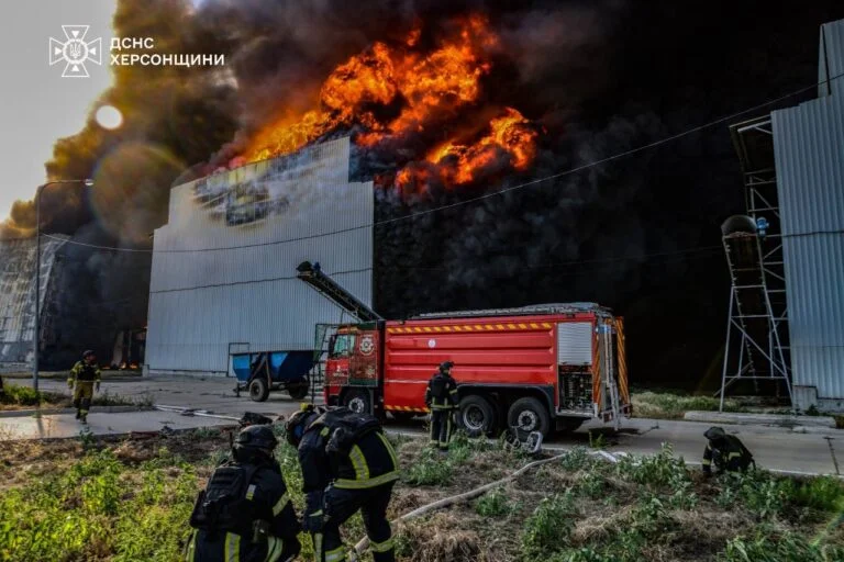 На Херсонщині росіяни ударили авіацією по території птахофабрики (оновлено)
