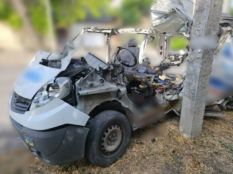У середмісті Херсона FPV-дрон атакував автівку, загинув чоловік